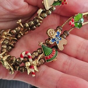 Vintage Avon gold tone holiday charm bracelet 7.25 or 8.5"